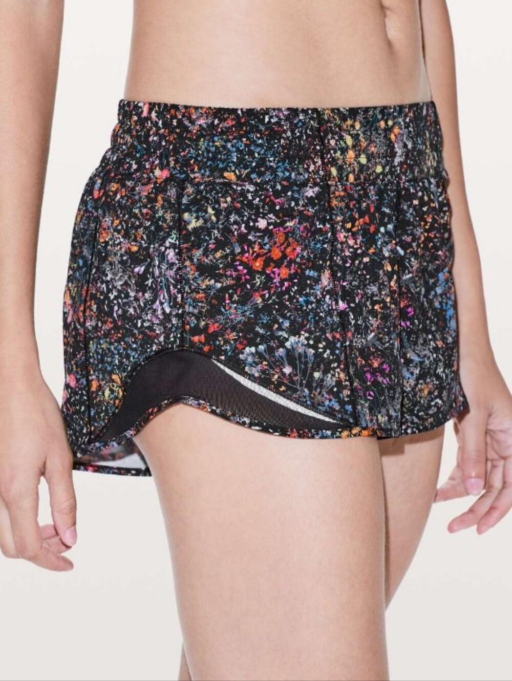 Lululemon Hotty Hot Short 2.5" Flowerescent Multi/Black NWT
